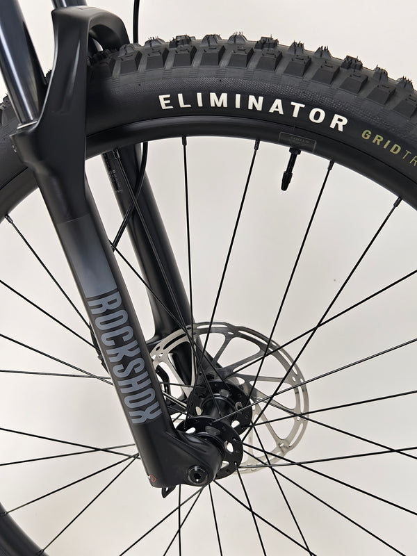 Full view of Specialized Fuse Sport 27.5 2023 LARGE Dropper mountain bike in pristine condition, our Price: £930.00.