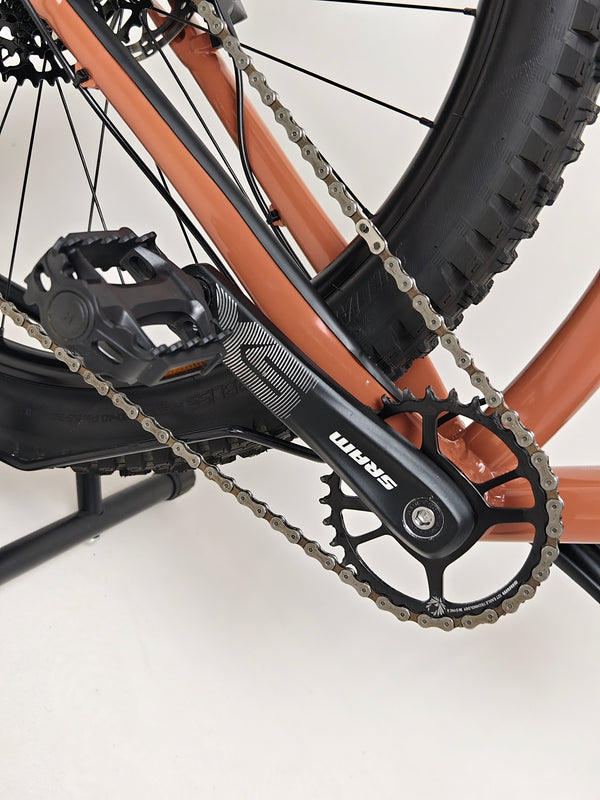 Captivating picture of Specialized Fuse Sport 27.5 2023 LARGE Dropper bike prepared for a ride, in excellent condition, our Price: £930.00.