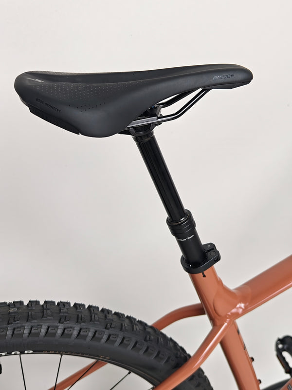 Tyre tread detail on Specialized Fuse Sport 27.5 2023 LARGE Dropper mountain bike, excellent condition, our Price: £930.00.