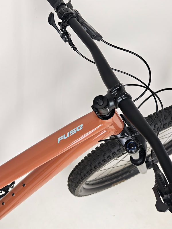 Profile view of Specialized Fuse Sport 27.5 2023 LARGE Dropper bike, detailing its excellent condition, our Price: £930.00.