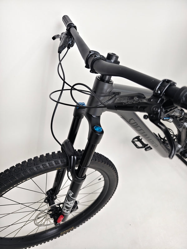 Examination of the seat post of Specialized Stumpjumper EVO Comp Alloy 29 2024, highlighting adjustability in Very Good Condition, RRP: £3,200.00.