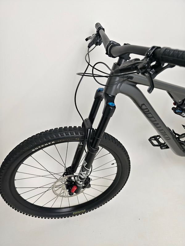 Capturing detail on the wheel setup and grip of Specialized Stumpjumper EVO Comp Alloy 29 2024, emphasizing quality, £3,200.00.