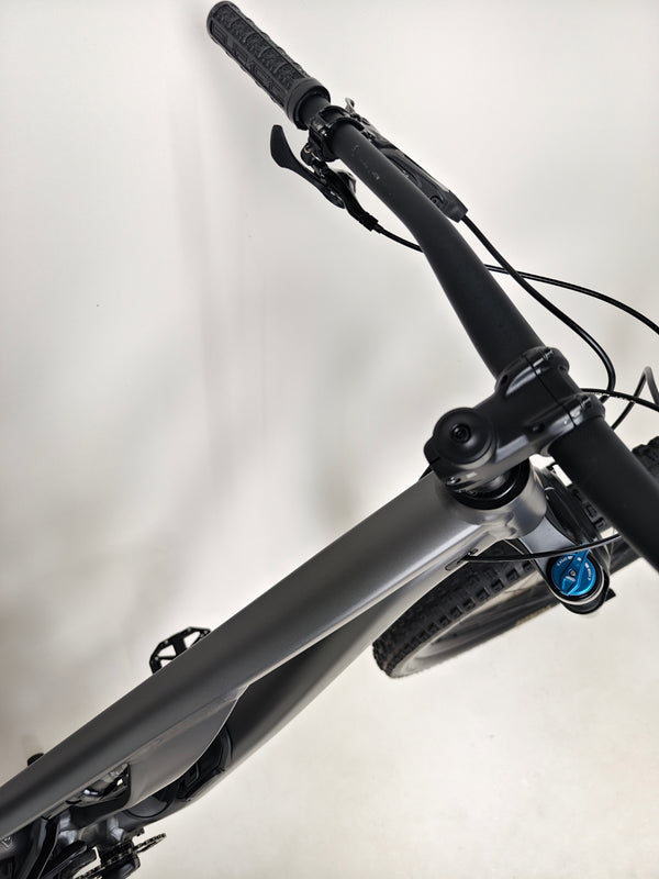 Specialized Stumpjumper EVO Comp Alloy 29 2024's drivetrain detail highlighting components in Very Good Condition, for sale at £3,200.00.