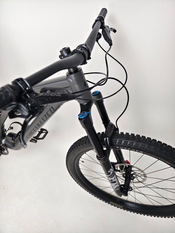 Full bike overview of Specialized Stumpjumper EVO Comp Alloy 29 2024, demonstrating quality craftsmanship and condition, £3,200.00.