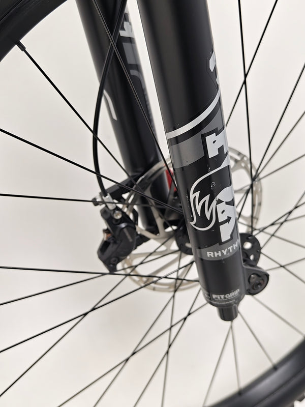 The complete view of Specialized Stumpjumper EVO Comp Alloy 29 2024's setup in a natural riding environment, RRP: £3,200.00.