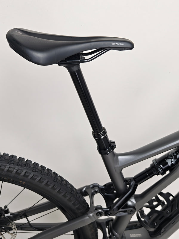 Zoom detail of the gearing system on the Specialized Stumpjumper EVO Comp Alloy 29 2024 showcasing performance in Very Good Condition, RRP: £3,200.00.