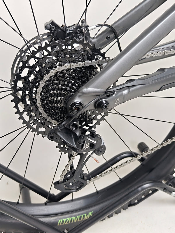 Handlebar area of the Specialized Stumpjumper EVO Comp Alloy 29 2024, demonstrating exceptional design in Very Good Condition, RRP: £3,200.00.