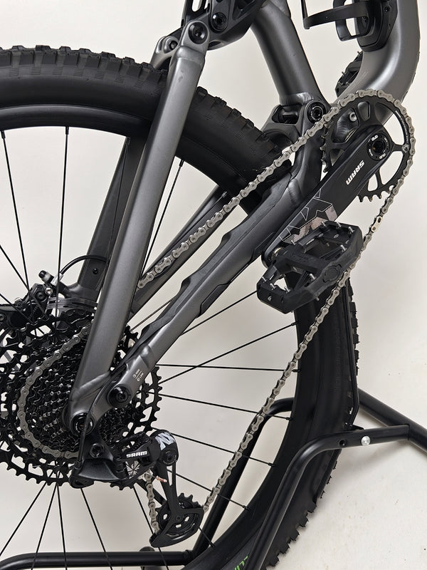 Various angles showing Specialized Stumpjumper EVO Comp Alloy 29 2024 in a stunning setting, maintaining its Very Good Condition, priced at £3,200.00.