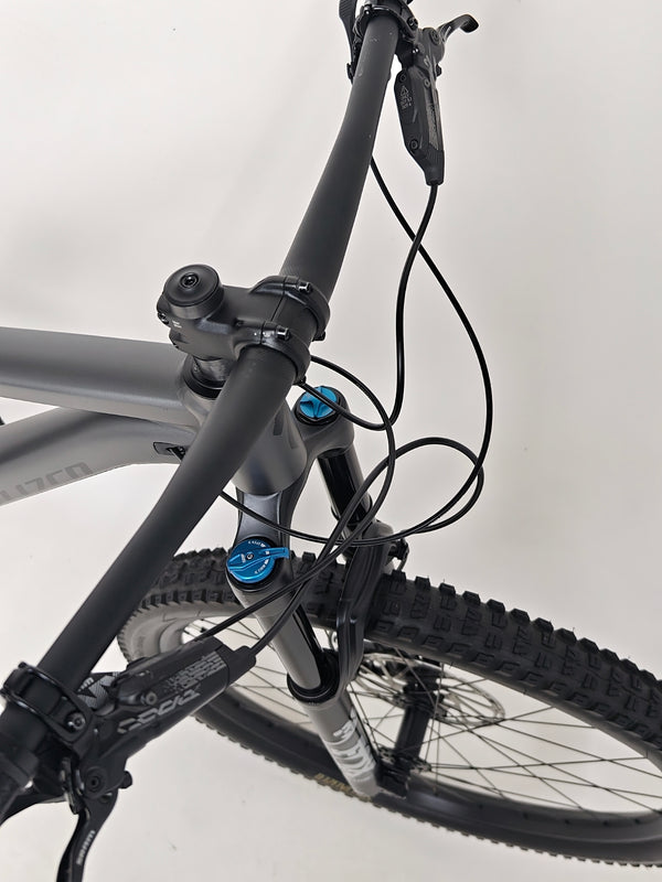 Value and craftsmanship of the Specialized Stumpjumper EVO Comp Alloy 29 2024 in Very Good Condition, RRP: £3,200.00.