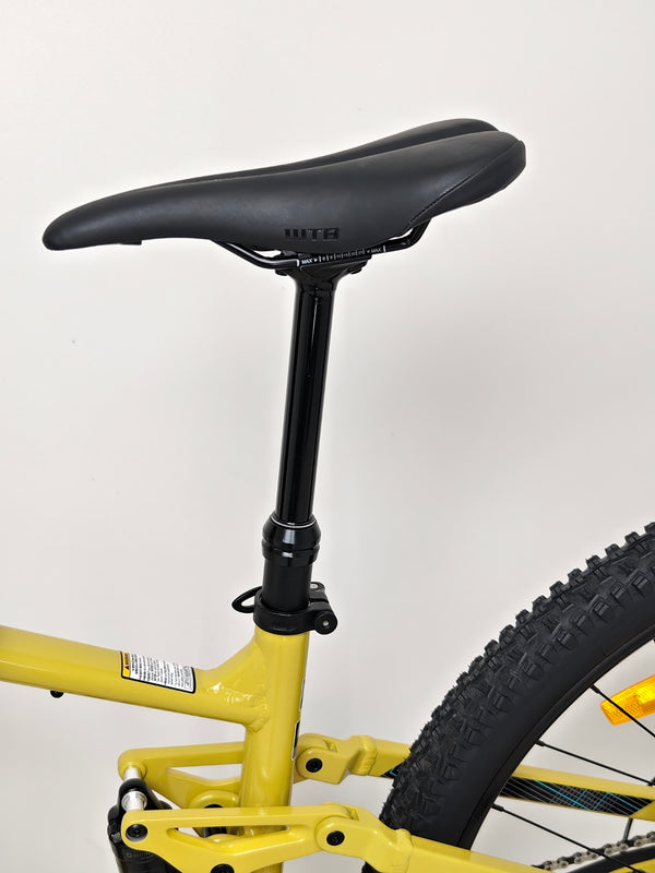 Close-up of derailleurs on GT Zaskar FS Sport 2024 for clarity on shifting technology.