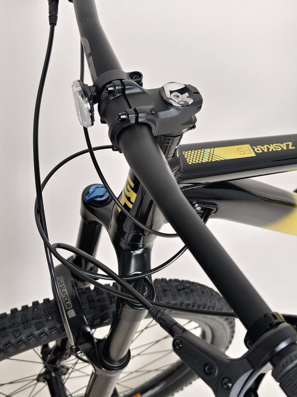 Profile image of RB Zaskar FS Sport 2024 revealing sleek geometry and aesthetic appeal.