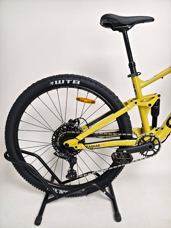Detail of the dropper seatpost on GT Zaskar FS Sport 2024 highlighting customization for riders.