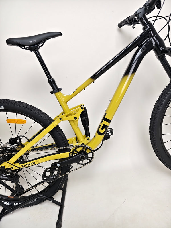 Top-down view of the GT Zaskar FS Sport 2024 highlighting its sleek design and frame features.