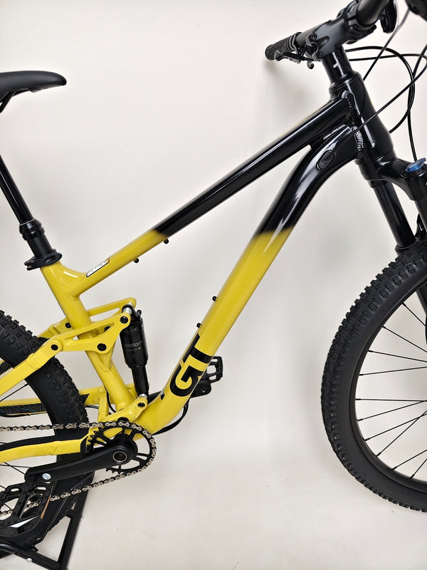 Image of the frame size label on GT Zaskar FS Sport 2024 for reference to medium size.
