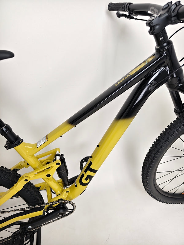 Image of the GT Zaskar FS Sport 2024 set against a natural background highlighting adventure qualities.