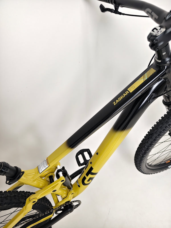 Image showing the handling capability of the GT Zaskar FS Sport 2024 during trail riding.