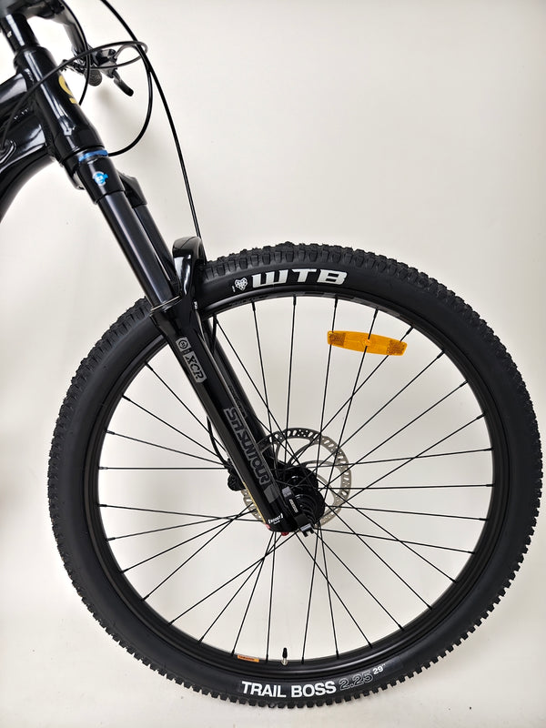 Close view of the bottom bracket and crankset on GT Zaskar FS Sport 2024 focused on engineering.
