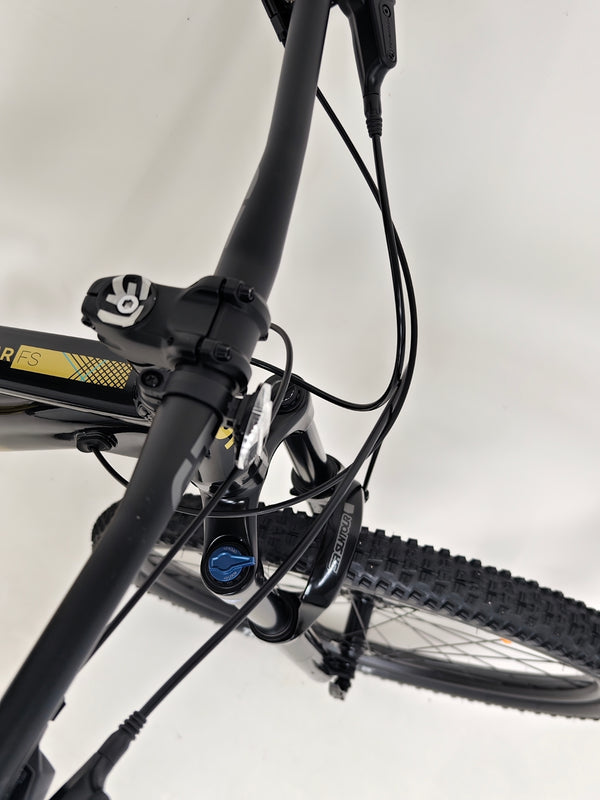 Detail shot of the wheels on the GT Zaskar FS Sport 2024 highlighting the tubeless ready feature.