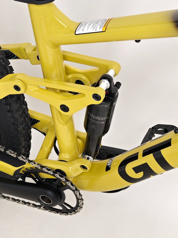 Detailed image of the drivetrain on GT Zaskar FS Sport 2024 for clarity on shifting technology.