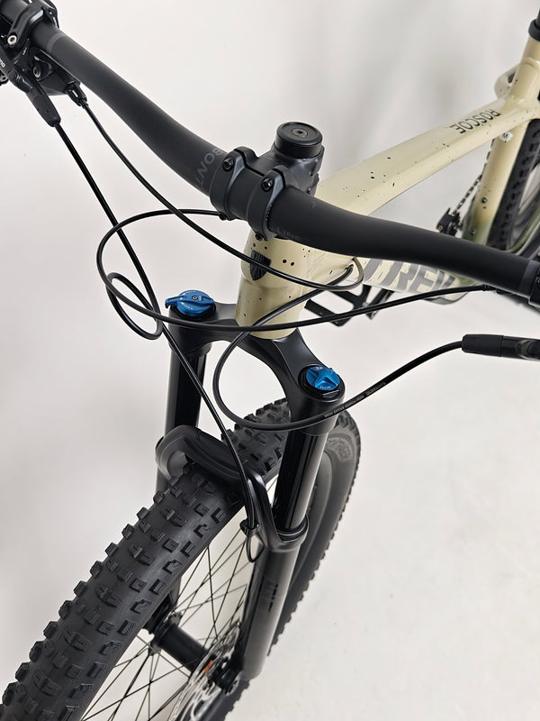 Trek ROSCOE 9 2024 Mountain Bike on rugged terrain, Excellent Condition, Medium size, originally RRP: £1,850.00, yours for £1,090.00 at eMado.