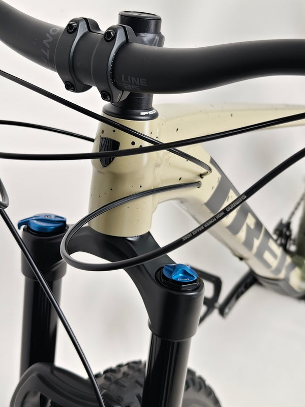 Detailed view of Trek ROSCOE 9 2024 Mountain Bike gear shifters, Excellent Condition, Medium size, RRP: £1,850.00, now available for £1,090.00 with Fast Delivery at eMado.