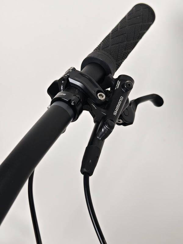 Trek ROSCOE 9 2024 Mountain Bike showcasing frame colour and design, Excellent Condition, Medium size, RRP: £1,850.00, priced at £1,090.00 at eMado.