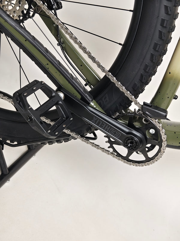 Trek ROSCOE 9 2024 Mountain Bike frame measurements shown, Excellent Condition, Medium size, RRP: £1,850.00, now available for £1,090.00 at eMado.