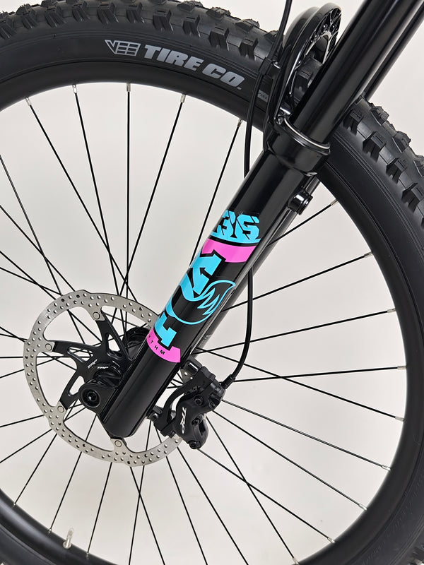 Mountain biking adventure featuring Marin Alpine Trail 1 2025 in excellent condition and LARGE size. RRP: £3,099.00, our price only £1,720.00 including FREE Delivery!