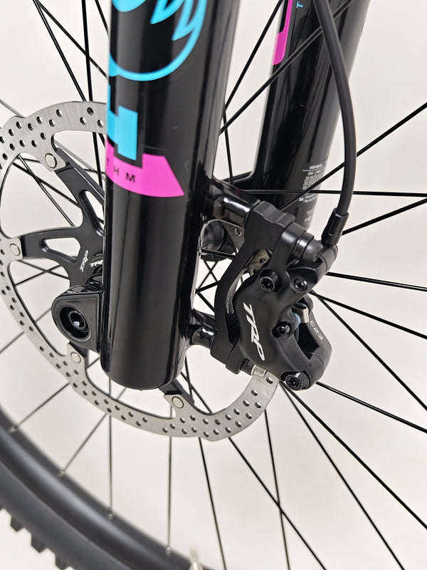 Stylish capture of Marin Alpine Trail 1 2025 mountain bike in excellent condition, LARGE size. RRP: £3,099.00, currently available for £1,720.00 with FREE Delivery!