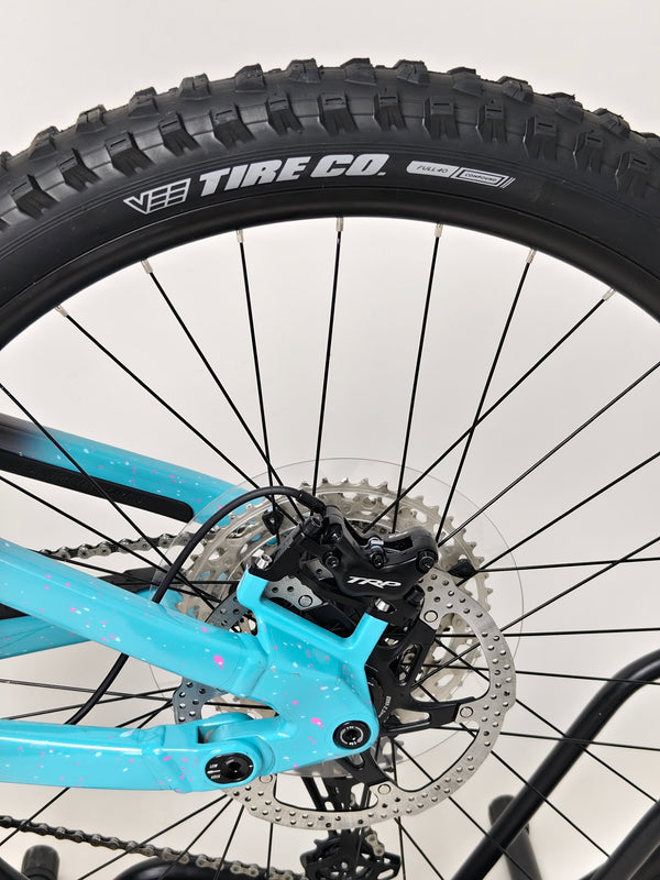 View of Marin Alpine Trail 1 2025 from a high angle, showcasing the bike's excellent condition and LARGE size. RRP priced at £3,099.00, special offer £1,720.00 with FREE Delivery!