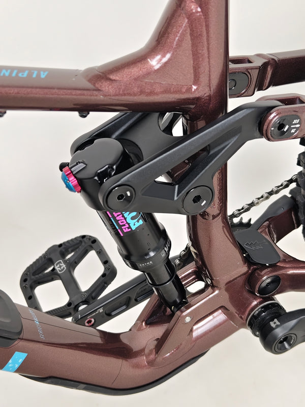 Profile view of the Marin Alpine Trail 1 2025 in excellent condition, LARGE size with classic styling. Market price £3,099.00, now available for £1,720.00 including FREE Delivery!