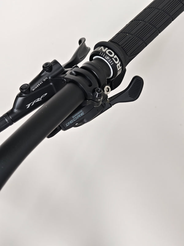 Marin Alpine Trail 1 2025 showing off its stylish design in excellent condition, available in LARGE. RRP: £3,099.00, on sale for £1,720.00 including FREE Delivery!
