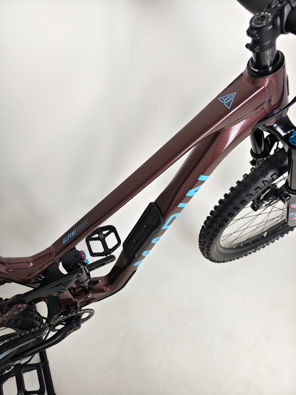 Another angle of the Marin Alpine Trail 1 2025 highlighting its specs in excellent condition, LARGE frame for RRP: £3,099.00, now at £1,720.00 with FREE Delivery!