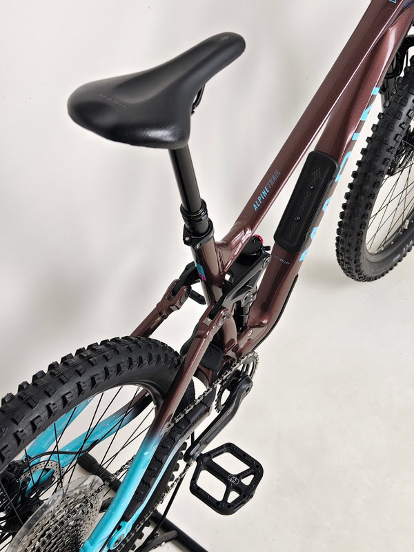 Stunning shot of Marin Alpine Trail 1 2025 mountain bike in excellent condition, available in LARGE size. Original RRP: £3,099.00, priced at just £1,720.00 with FREE Delivery!