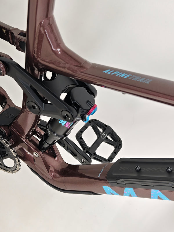 Marin Alpine Trail 1 2025 showcasing its excellent condition and sleek design, available in LARGE size. Original retail price £3,099.00, now just £1,720.00 including FREE Delivery!
