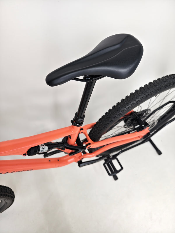 Rear wheel close-up of the 2021 Specialized Stumpjumper Alloy, showcasing the disc brake setup, available in very good condition for £1,250.00.