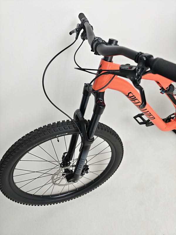 Snapshot of the brake system on the 2021 Specialized Stumpjumper Alloy, ensuring reliability in very good condition for only £1,250.00.