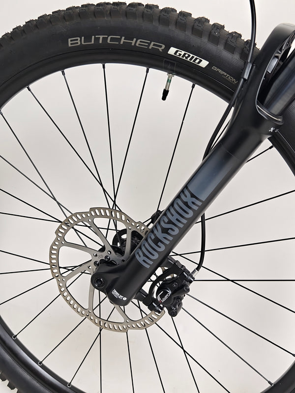 2021 Specialized Stumpjumper Alloy with landscape in the background, showcasing its outdoor capabilities in very good condition for our price of £1,250.00.