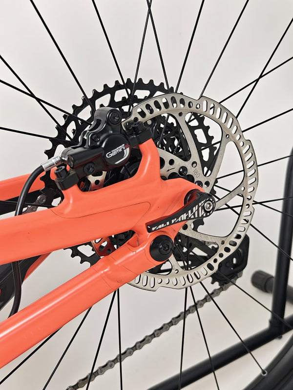 Unique perspective of the 2021 Specialized Stumpjumper Alloy side view, showcasing its features in very good condition for the price of £1,250.00.