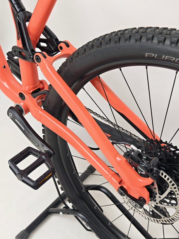 Candid shot of the 2021 Specialized Stumpjumper Alloy, offering a glimpse of its rugged capabilities, in very good condition for our price of £1,250.00.