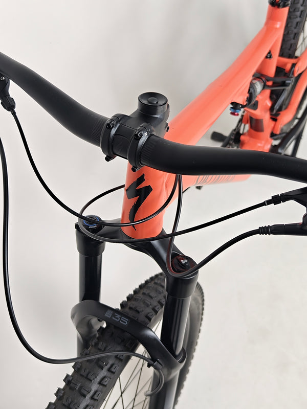 The 2021 Specialized Stumpjumper Alloy with focus on its shiny frame and components, showing very good condition offered for only £1,250.00.