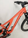 Highlighting the 2021 Specialized Stumpjumper Alloy frame features, illustrating strength and style in very good condition for £1,250.00.