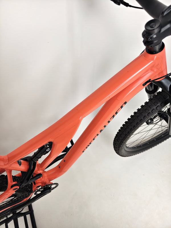 2021 Specialized Stumpjumper Alloy in action on a trail, demonstrating its capabilities in very good condition for only £1,250.00.