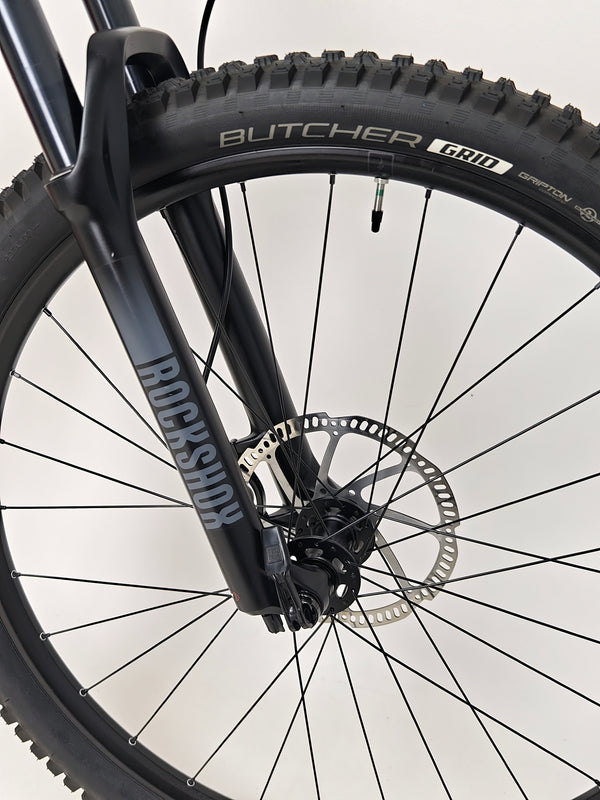 Bird's eye view of the 2021 Specialized Stumpjumper Alloy, showcasing its impressive features in very good condition for £1,250.00.