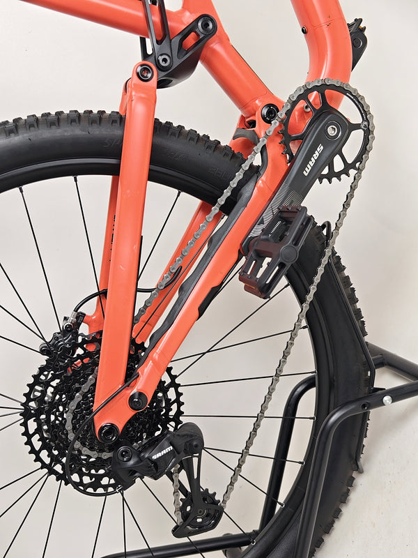 Charming view of the 2021 Specialized Stumpjumper Alloy on a trail, showcasing its adventure-ready nature in very good condition for £1,250.00.