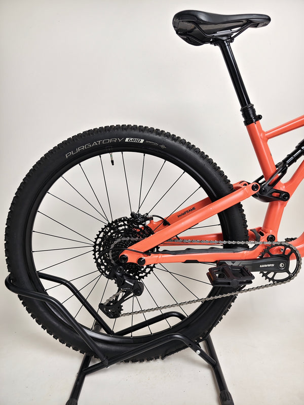 2021 Specialized Stumpjumper Alloy showing the 29 Trail Geometry, designed for performance, available in very good condition for £1,250.00.