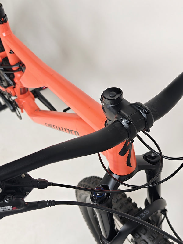 2021 Specialized Stumpjumper Alloy showing off its vibrant orange colour, available in very good condition for just £1,250.00.