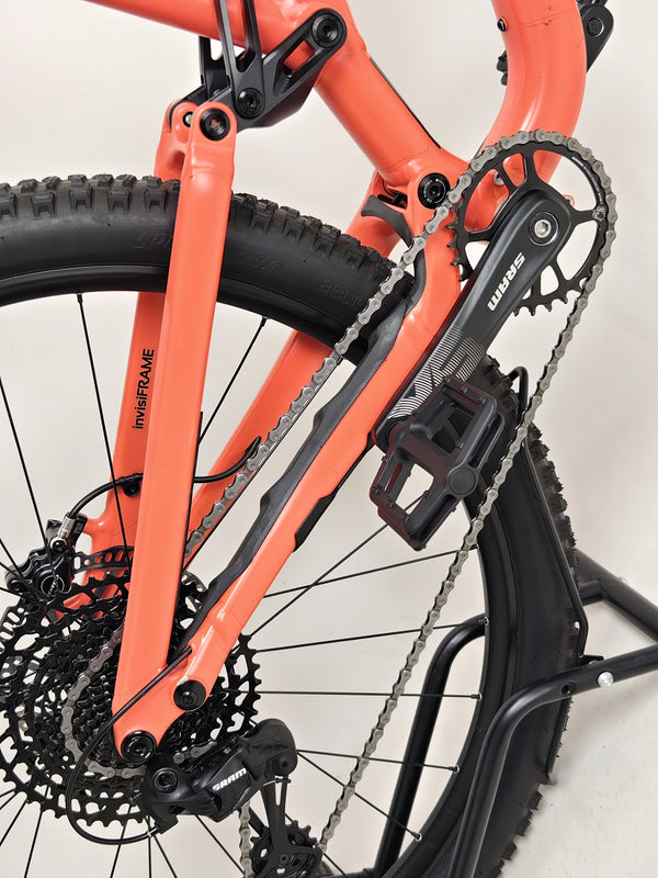 2021 Specialized Stumpjumper Alloy alongside natural trails, showcasing its rugged build in very good condition, offered for £1,250.00.