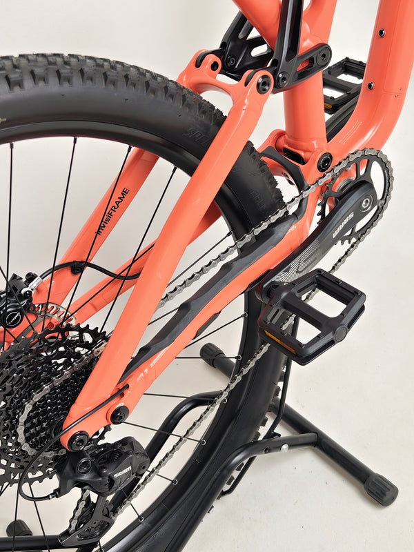 Dynamic view of the 2021 Specialized Stumpjumper Alloy navigating rough terrain, showcasing its capabilities in very good condition for £1,250.00.