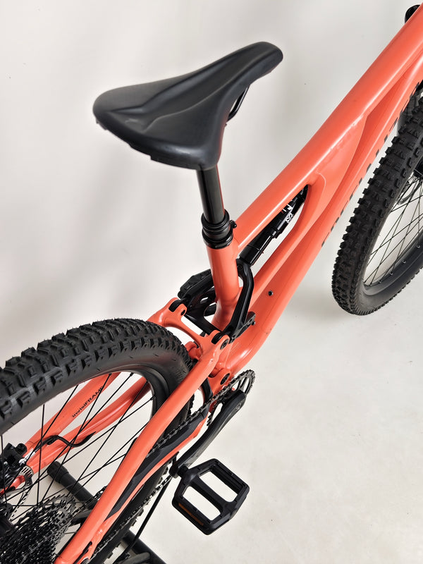 Action shot of the 2021 Specialized Stumpjumper Alloy as it tackles a challenging trail, demonstrating its performance in very good condition for £1,250.00.